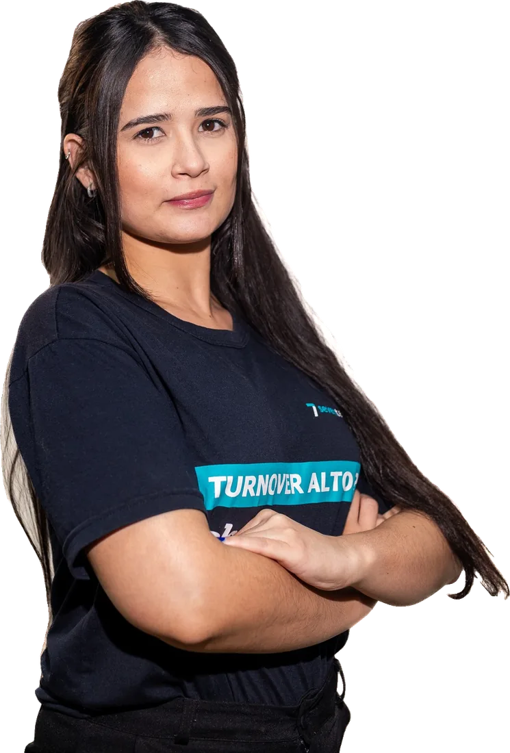 Integrante do time da Seventech com a camiseta "Turnover alto? Chega de perder talentos"